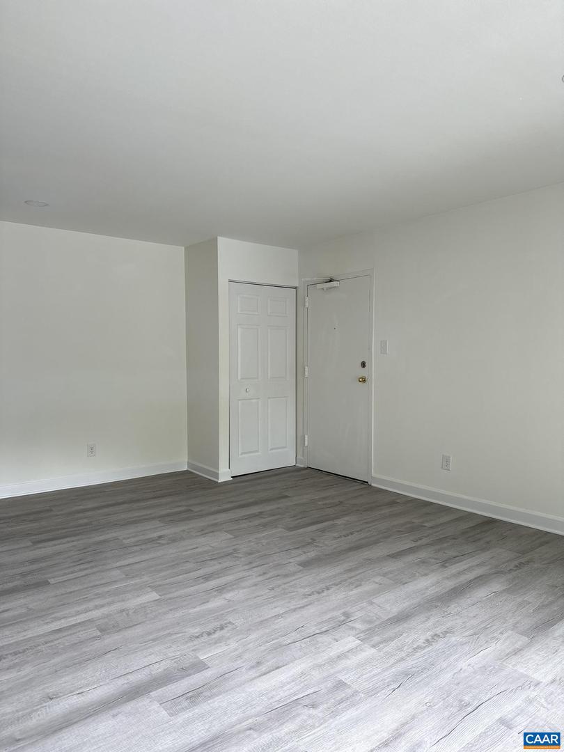 800 RUNNEL CT #7, CHARLOTTESVILLE, Virginia 22901, 2 Bedrooms Bedrooms, ,1 BathroomBathrooms,Residential,For sale,800 RUNNEL CT #7,668466 MLS # 668466