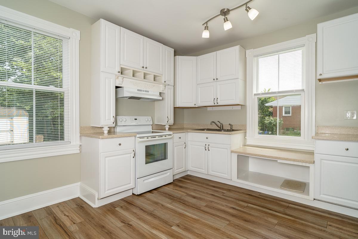 632 E MARKET ST, HARRISONBURG, Virginia 22801, 5 Bedrooms Bedrooms, ,2 BathroomsBathrooms,Residential,For sale,632 E MARKET ST,VAHC2000484 MLS # VAHC2000484