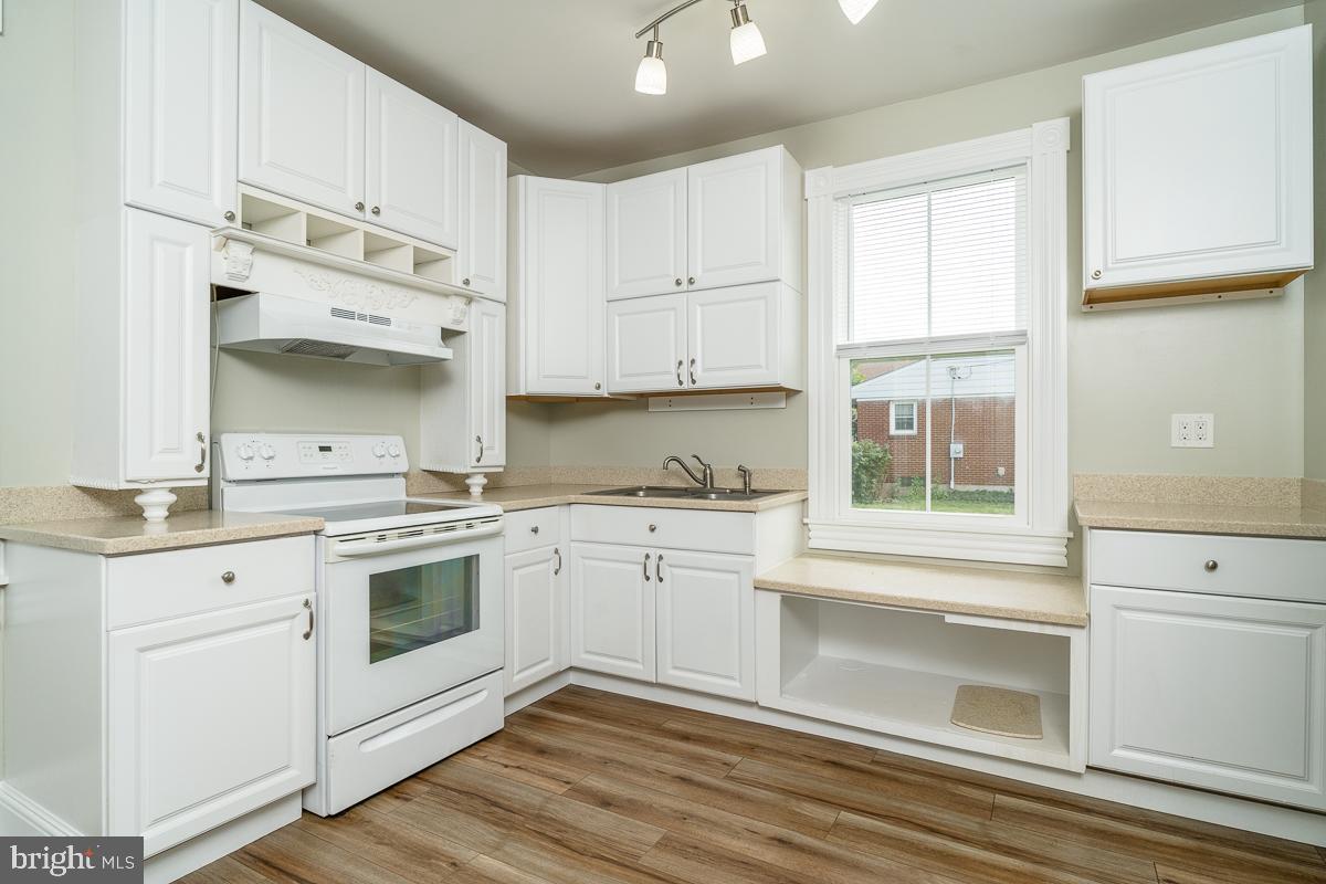 632 E MARKET ST, HARRISONBURG, Virginia 22801, 5 Bedrooms Bedrooms, ,2 BathroomsBathrooms,Residential,For sale,632 E MARKET ST,VAHC2000484 MLS # VAHC2000484
