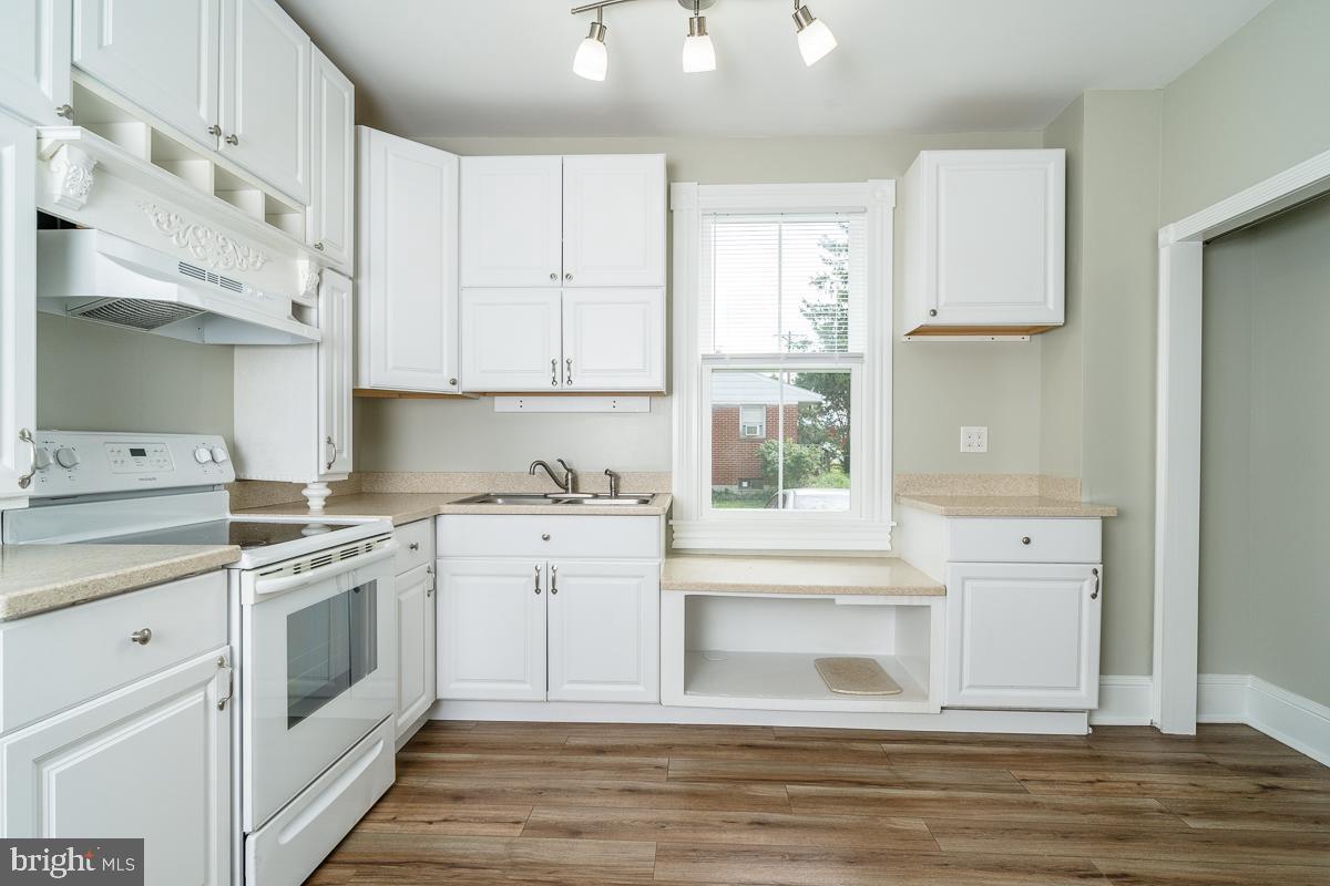 632 E MARKET ST, HARRISONBURG, Virginia 22801, 5 Bedrooms Bedrooms, ,2 BathroomsBathrooms,Residential,For sale,632 E MARKET ST,VAHC2000484 MLS # VAHC2000484