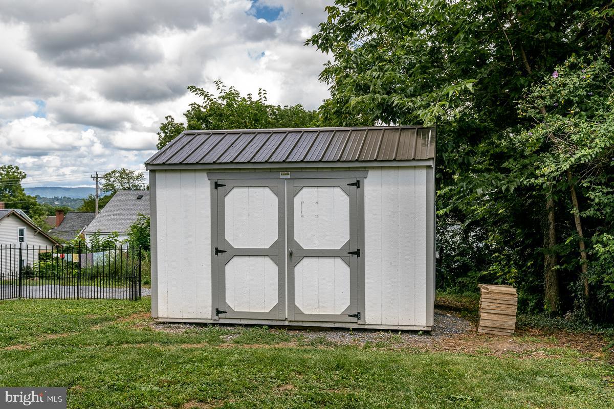 632 E MARKET ST, HARRISONBURG, Virginia 22801, 5 Bedrooms Bedrooms, ,2 BathroomsBathrooms,Residential,For sale,632 E MARKET ST,VAHC2000484 MLS # VAHC2000484