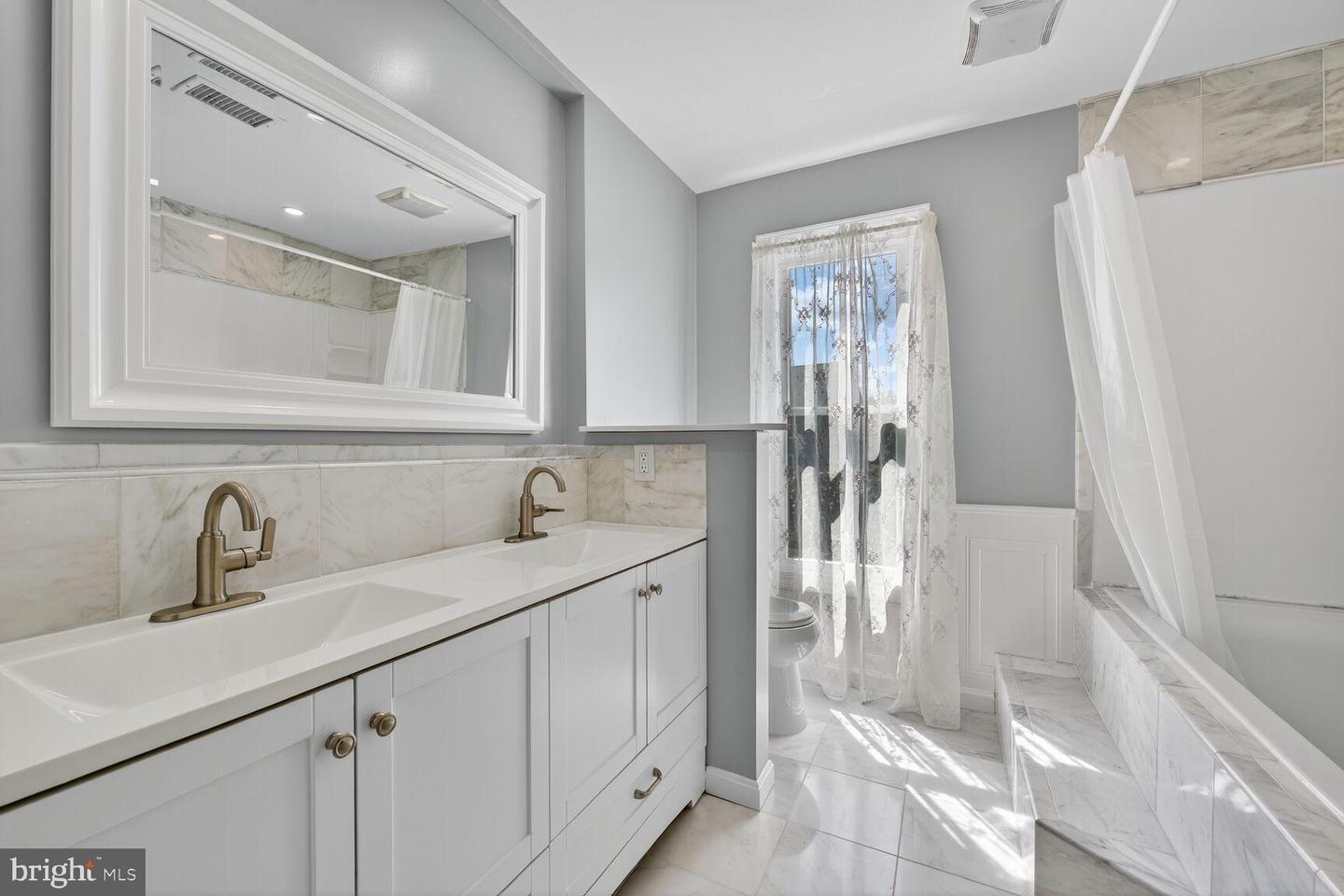 20970 PROMONTORY SQ, STERLING, Virginia 20165, 3 Bedrooms Bedrooms, 7 Rooms Rooms,3 BathroomsBathrooms,Residential,For sale,20970 PROMONTORY SQ,VALO2098368 MLS # VALO2098368