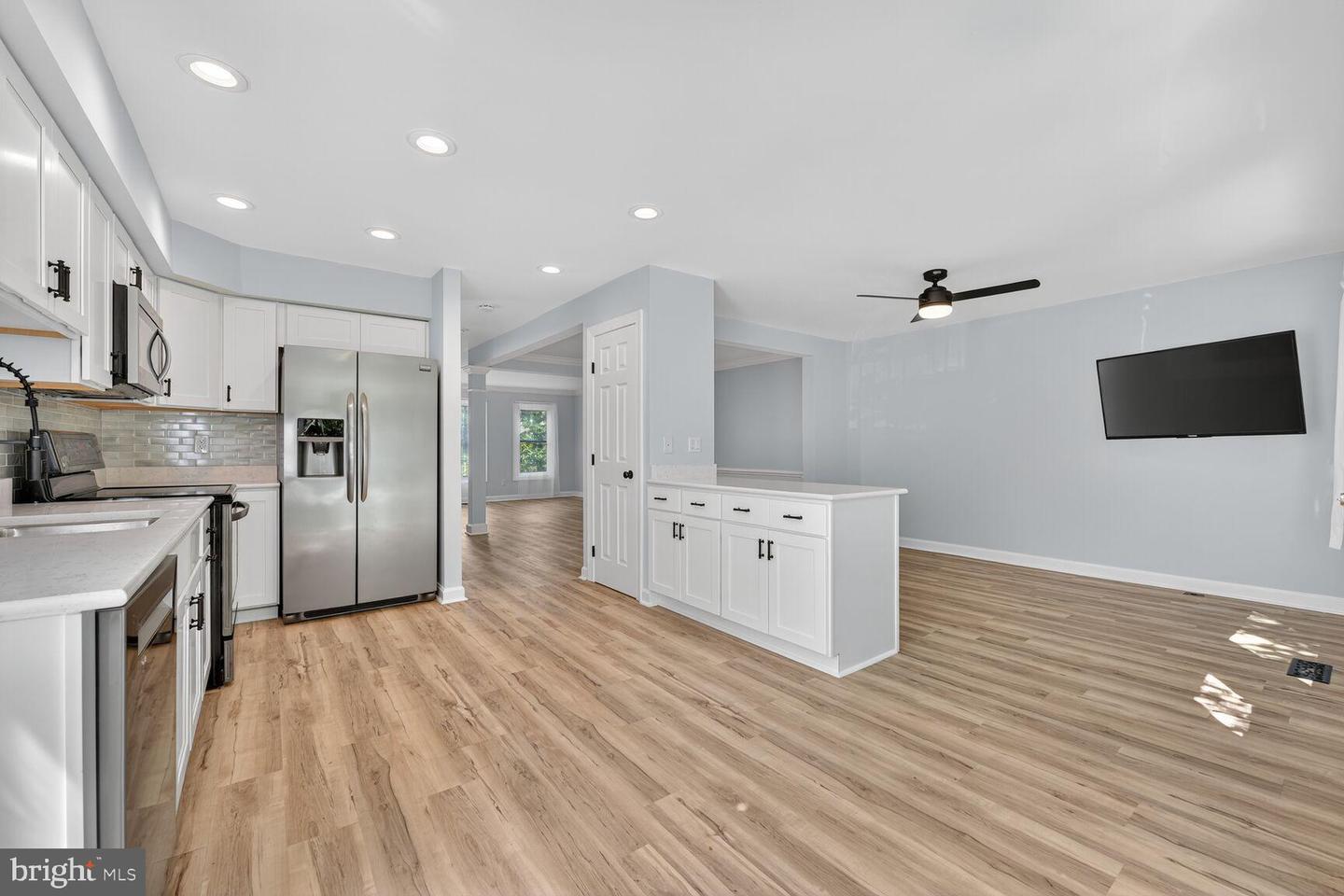 20970 PROMONTORY SQ, STERLING, Virginia 20165, 3 Bedrooms Bedrooms, 7 Rooms Rooms,3 BathroomsBathrooms,Residential,For sale,20970 PROMONTORY SQ,VALO2098368 MLS # VALO2098368