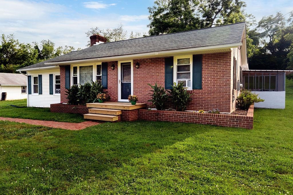 911 OLD WHITE HILL RD, STUARTS DRAFT, Virginia 24477, 2 Bedrooms Bedrooms, ,2 BathroomsBathrooms,Residential,911 OLD WHITE HILL RD,663745 MLS # 663745