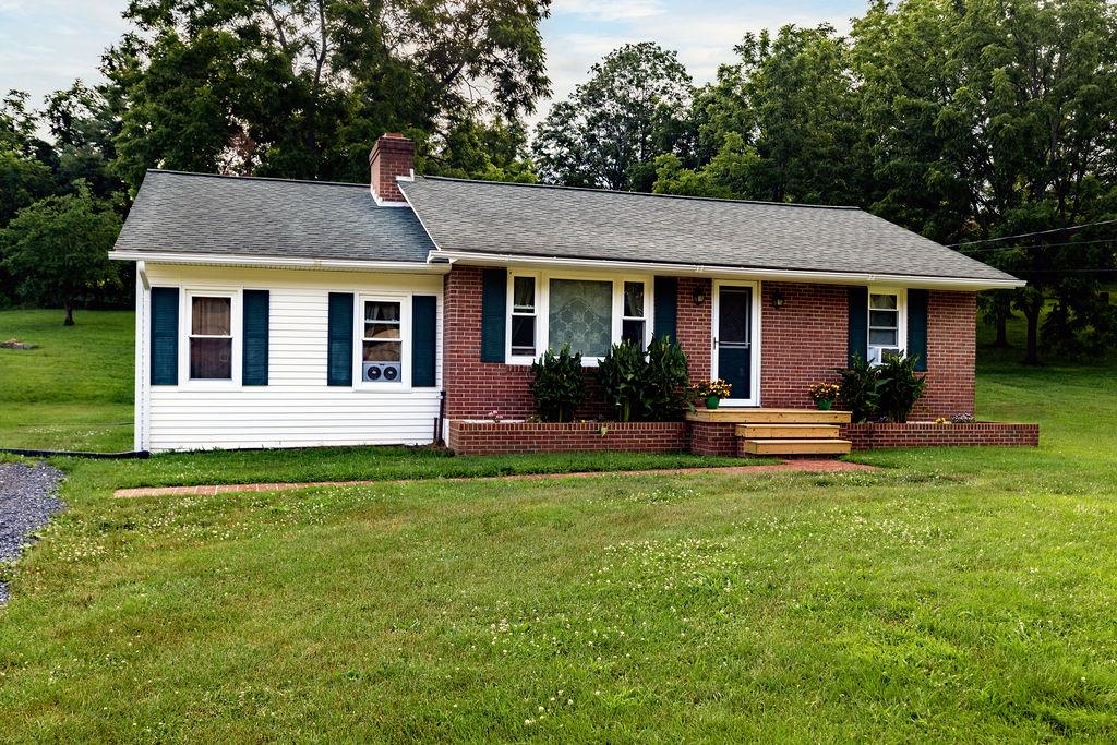 911 OLD WHITE HILL RD, STUARTS DRAFT, Virginia 24477, 2 Bedrooms Bedrooms, ,2 BathroomsBathrooms,Residential,911 OLD WHITE HILL RD,663745 MLS # 663745