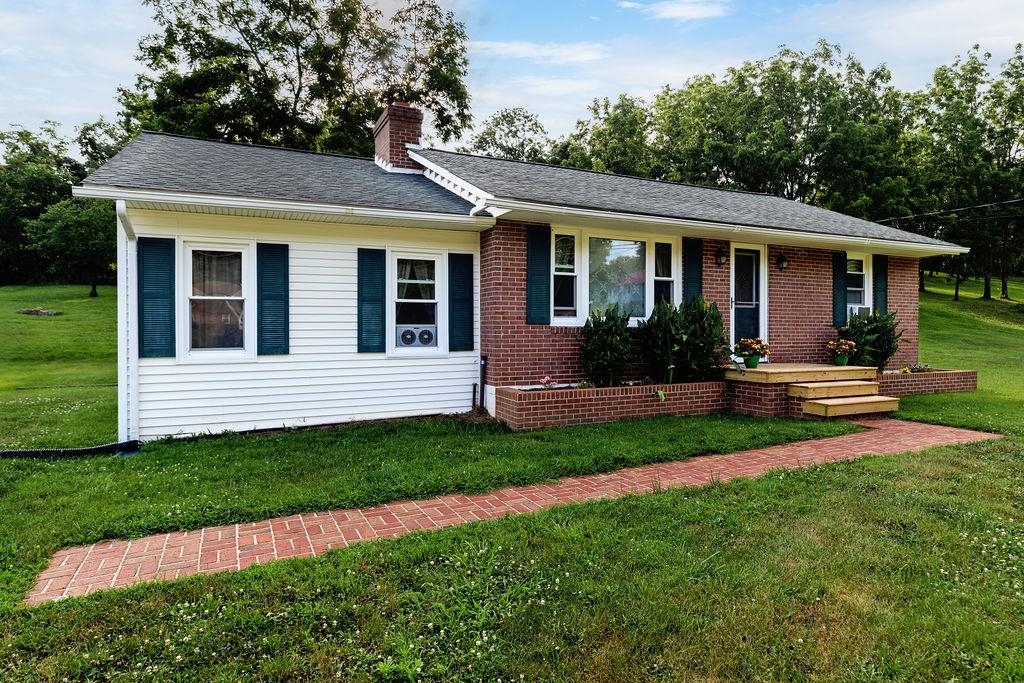 911 OLD WHITE HILL RD, STUARTS DRAFT, Virginia 24477, 2 Bedrooms Bedrooms, ,2 BathroomsBathrooms,Residential,911 OLD WHITE HILL RD,663745 MLS # 663745