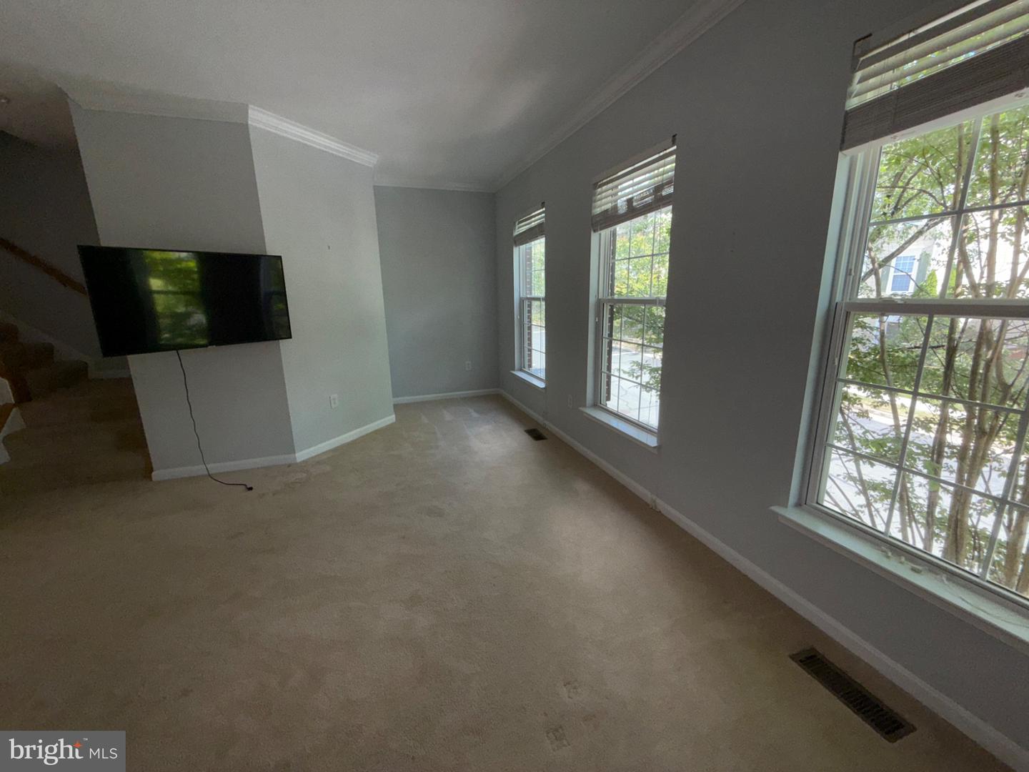 12912 LEATHERWOOD LN, WOODBRIDGE, Virginia 22192, 3 Bedrooms Bedrooms, 9 Rooms Rooms,2 BathroomsBathrooms,Residential,For sale,12912 LEATHERWOOD LN,VAPW2100342 MLS # VAPW2100342