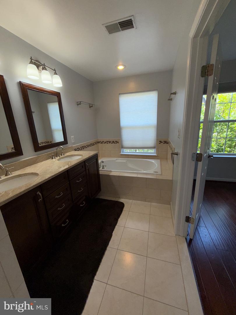 12912 LEATHERWOOD LN, WOODBRIDGE, Virginia 22192, 3 Bedrooms Bedrooms, 9 Rooms Rooms,2 BathroomsBathrooms,Residential,For sale,12912 LEATHERWOOD LN,VAPW2100342 MLS # VAPW2100342
