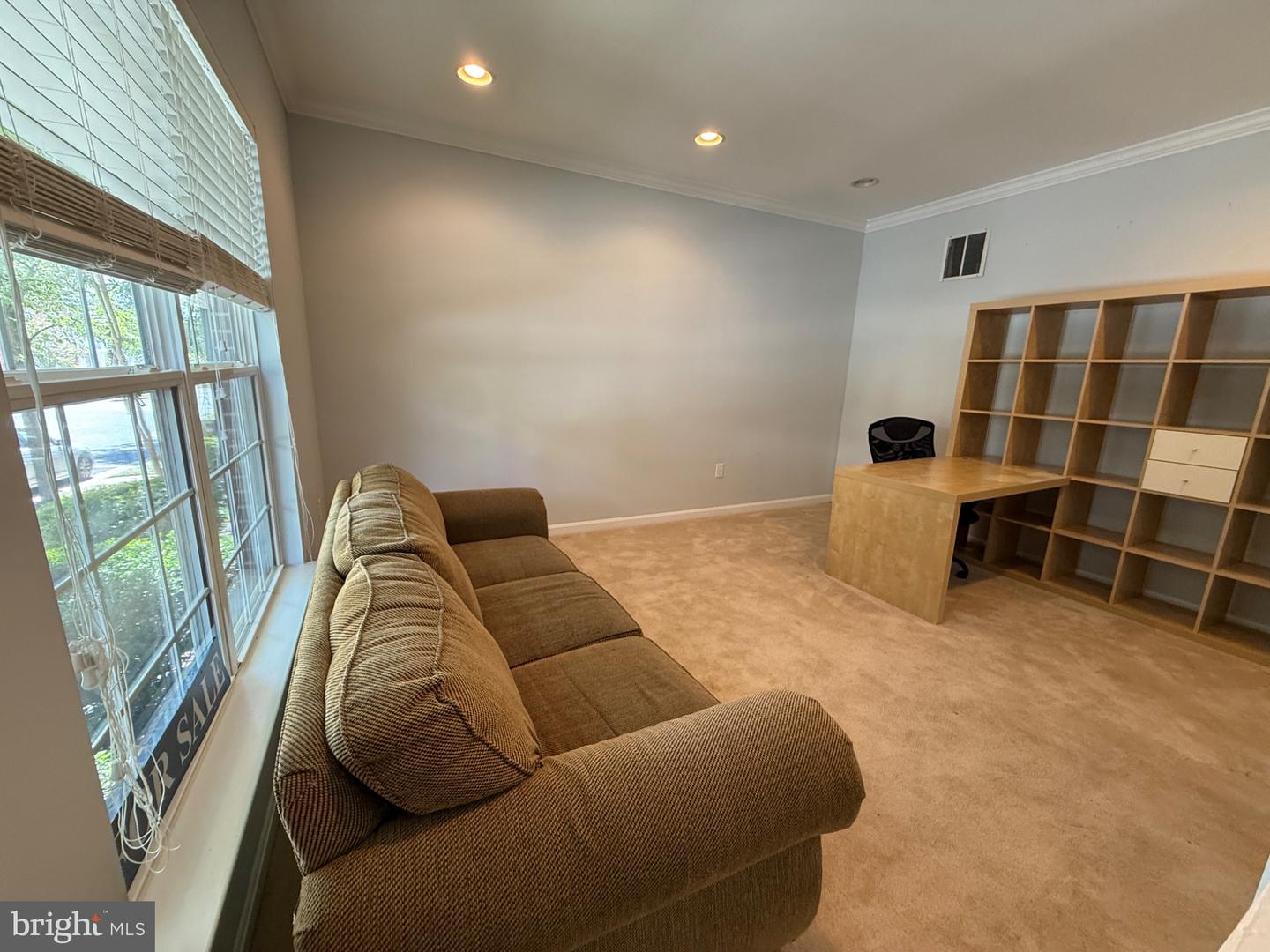 12912 LEATHERWOOD LN, WOODBRIDGE, Virginia 22192, 3 Bedrooms Bedrooms, 9 Rooms Rooms,2 BathroomsBathrooms,Residential,For sale,12912 LEATHERWOOD LN,VAPW2100342 MLS # VAPW2100342