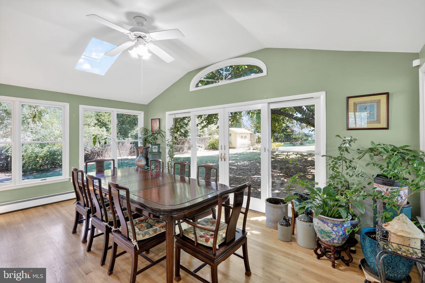 431 CREEK CROSSING RD NE, VIENNA, Virginia 22180, 3 Bedrooms Bedrooms, ,3 BathroomsBathrooms,Residential,For sale,431 CREEK CROSSING RD NE,VAFX2258540 MLS # VAFX2258540