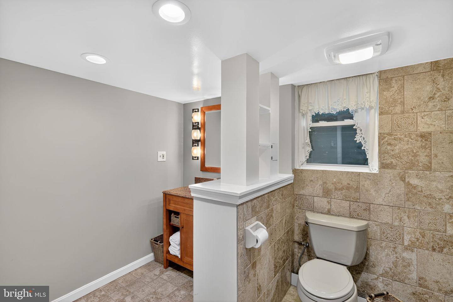 431 CREEK CROSSING RD NE, VIENNA, Virginia 22180, 3 Bedrooms Bedrooms, ,3 BathroomsBathrooms,Residential,For sale,431 CREEK CROSSING RD NE,VAFX2258540 MLS # VAFX2258540