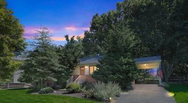 431 CREEK CROSSING RD NE, VIENNA, Virginia 22180, 3 Bedrooms Bedrooms, ,3 BathroomsBathrooms,Residential,For sale,431 CREEK CROSSING RD NE,VAFX2258540 MLS # VAFX2258540