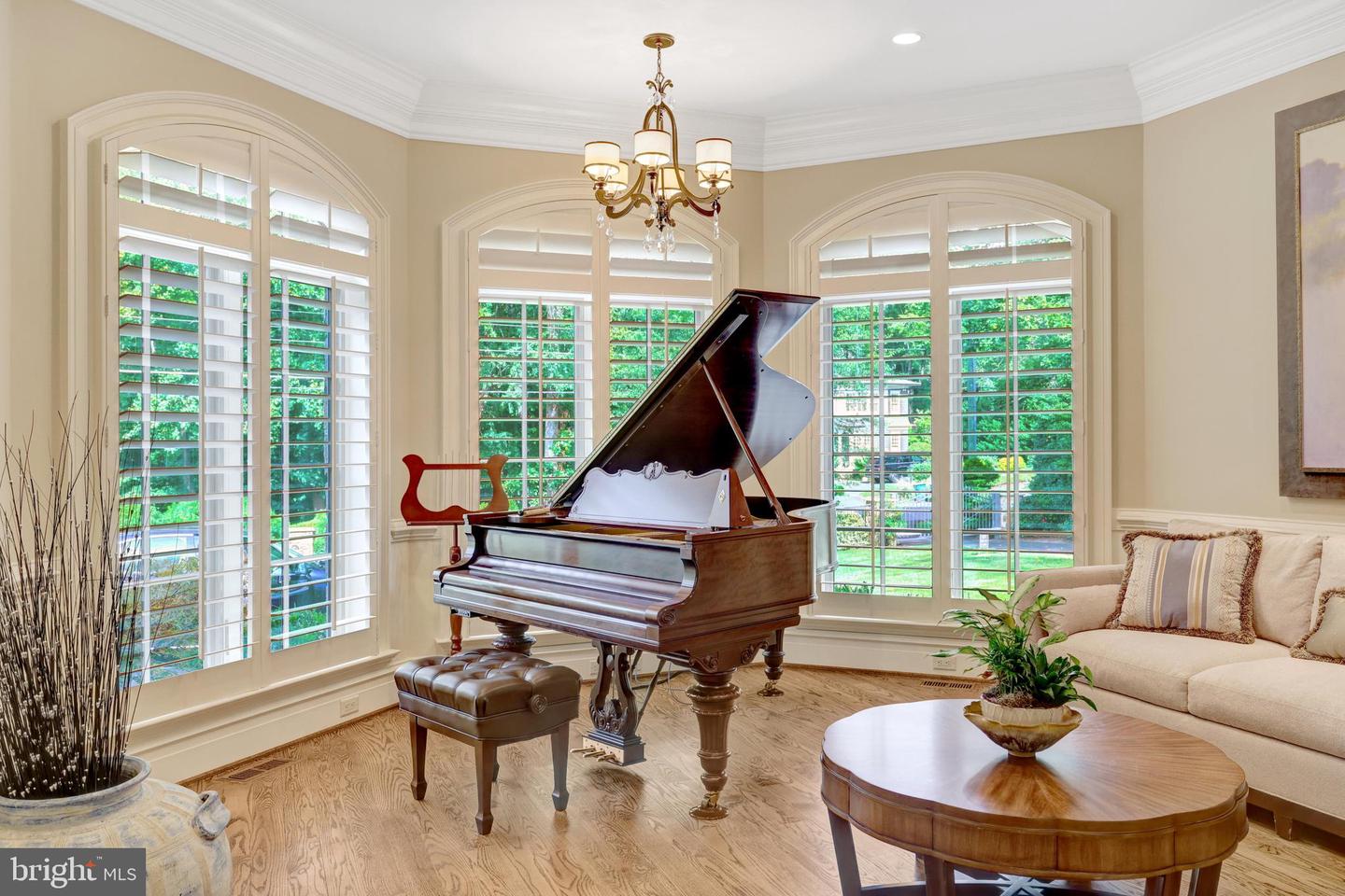 1239 DALEVIEW DR, MCLEAN, Virginia 22102, 5 Bedrooms Bedrooms, ,6 BathroomsBathrooms,Residential,For sale,1239 DALEVIEW DR,VAFX2258788 MLS # VAFX2258788