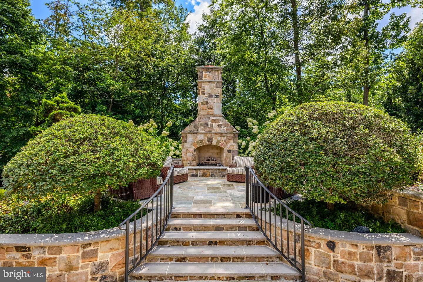 1239 DALEVIEW DR, MCLEAN, Virginia 22102, 5 Bedrooms Bedrooms, ,6 BathroomsBathrooms,Residential,For sale,1239 DALEVIEW DR,VAFX2258788 MLS # VAFX2258788