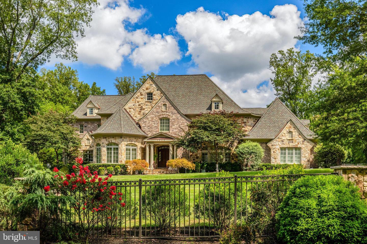 1239 DALEVIEW DR, MCLEAN, Virginia 22102, 5 Bedrooms Bedrooms, ,6 BathroomsBathrooms,Residential,For sale,1239 DALEVIEW DR,VAFX2258788 MLS # VAFX2258788