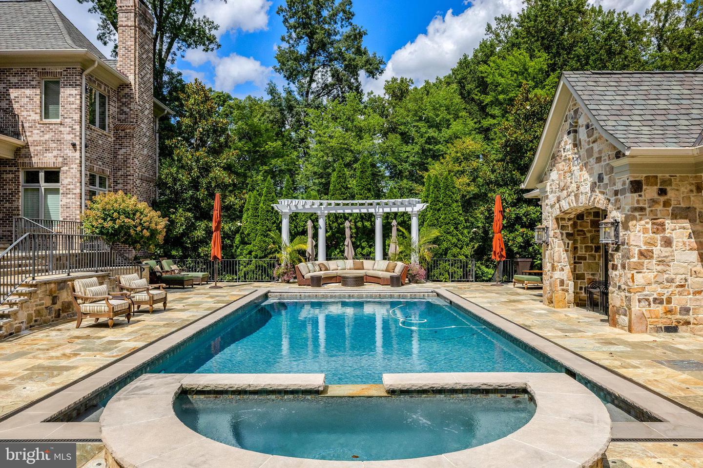 1239 DALEVIEW DR, MCLEAN, Virginia 22102, 5 Bedrooms Bedrooms, ,6 BathroomsBathrooms,Residential,For sale,1239 DALEVIEW DR,VAFX2258788 MLS # VAFX2258788