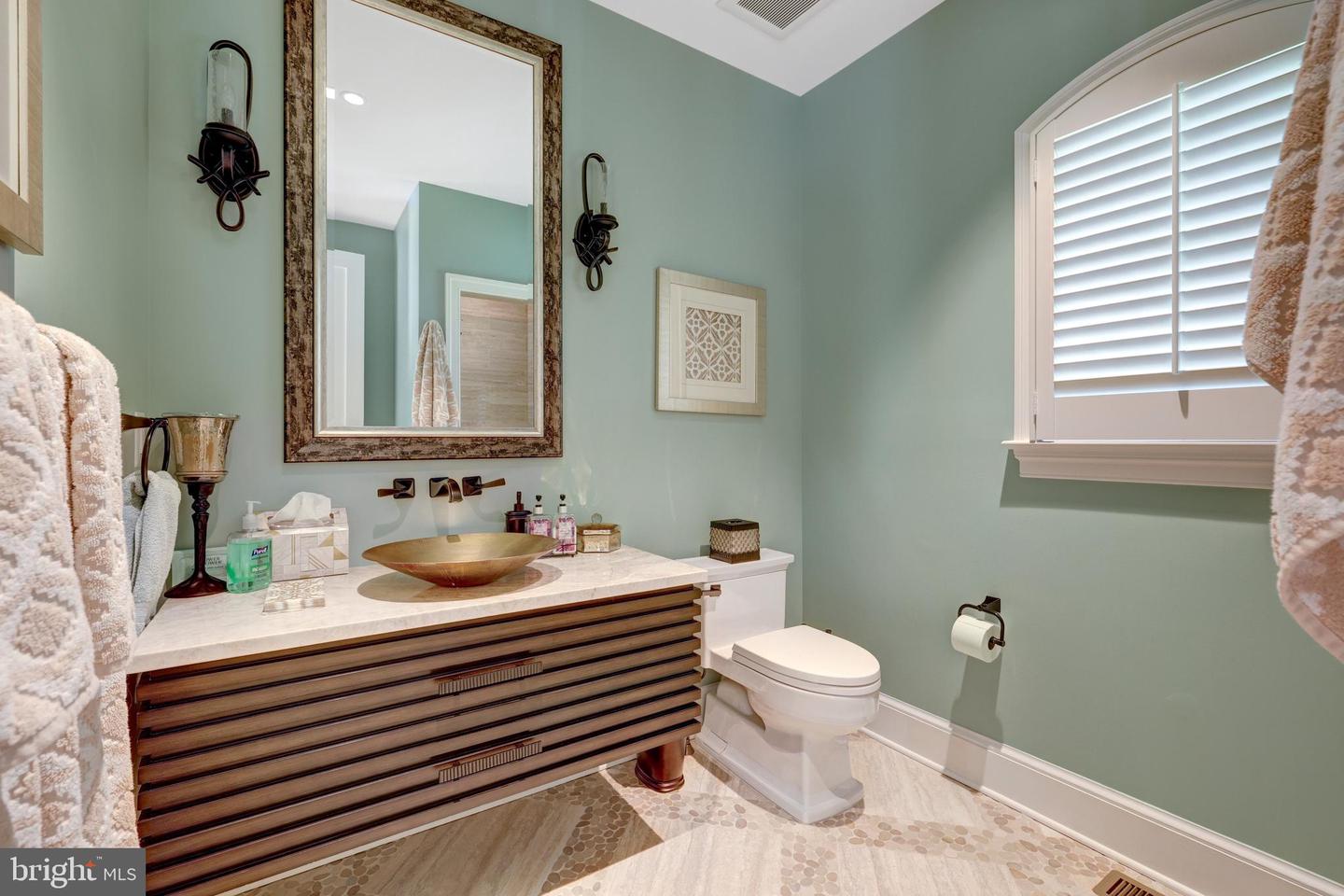 1239 DALEVIEW DR, MCLEAN, Virginia 22102, 5 Bedrooms Bedrooms, ,6 BathroomsBathrooms,Residential,For sale,1239 DALEVIEW DR,VAFX2258788 MLS # VAFX2258788