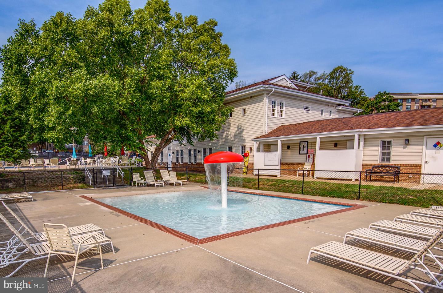 1942 KENNEDY DR #104, MCLEAN, Virginia 22102, 1 Bedroom Bedrooms, ,1 BathroomBathrooms,Residential,For sale,1942 KENNEDY DR #104,VAFX2258870 MLS # VAFX2258870
