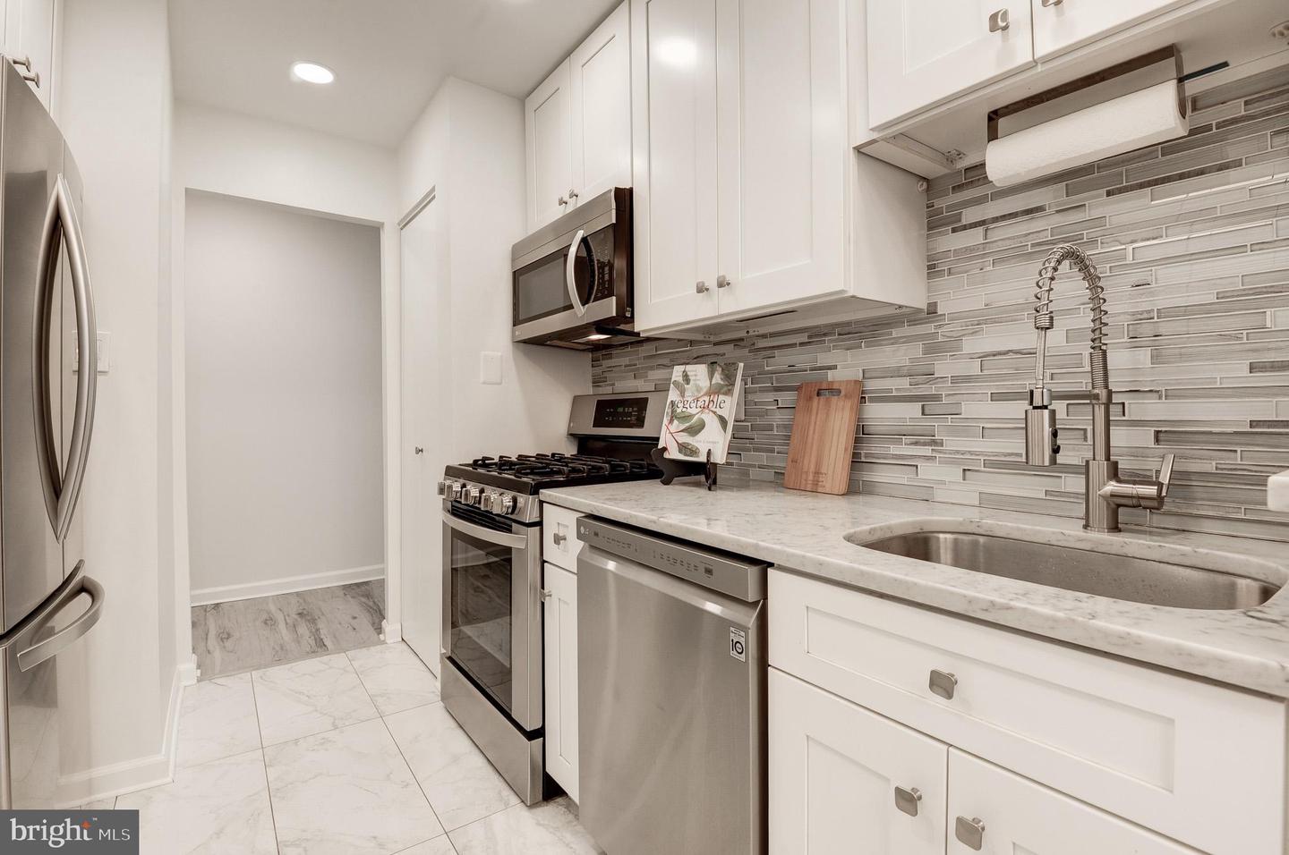 1942 KENNEDY DR #104, MCLEAN, Virginia 22102, 1 Bedroom Bedrooms, ,1 BathroomBathrooms,Residential,For sale,1942 KENNEDY DR #104,VAFX2258870 MLS # VAFX2258870