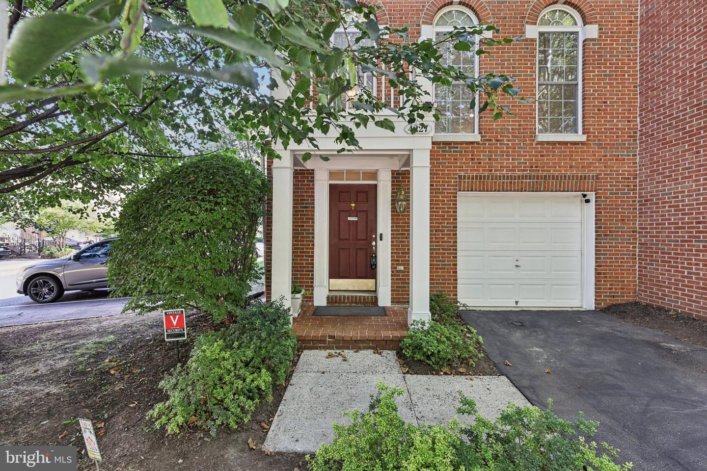 4227 UPPER PARK DR, FAIRFAX, Virginia 22030, 3 Bedrooms Bedrooms, ,3 BathroomsBathrooms,Residential,For sale,4227 UPPER PARK DR,VAFX2259044 MLS # VAFX2259044