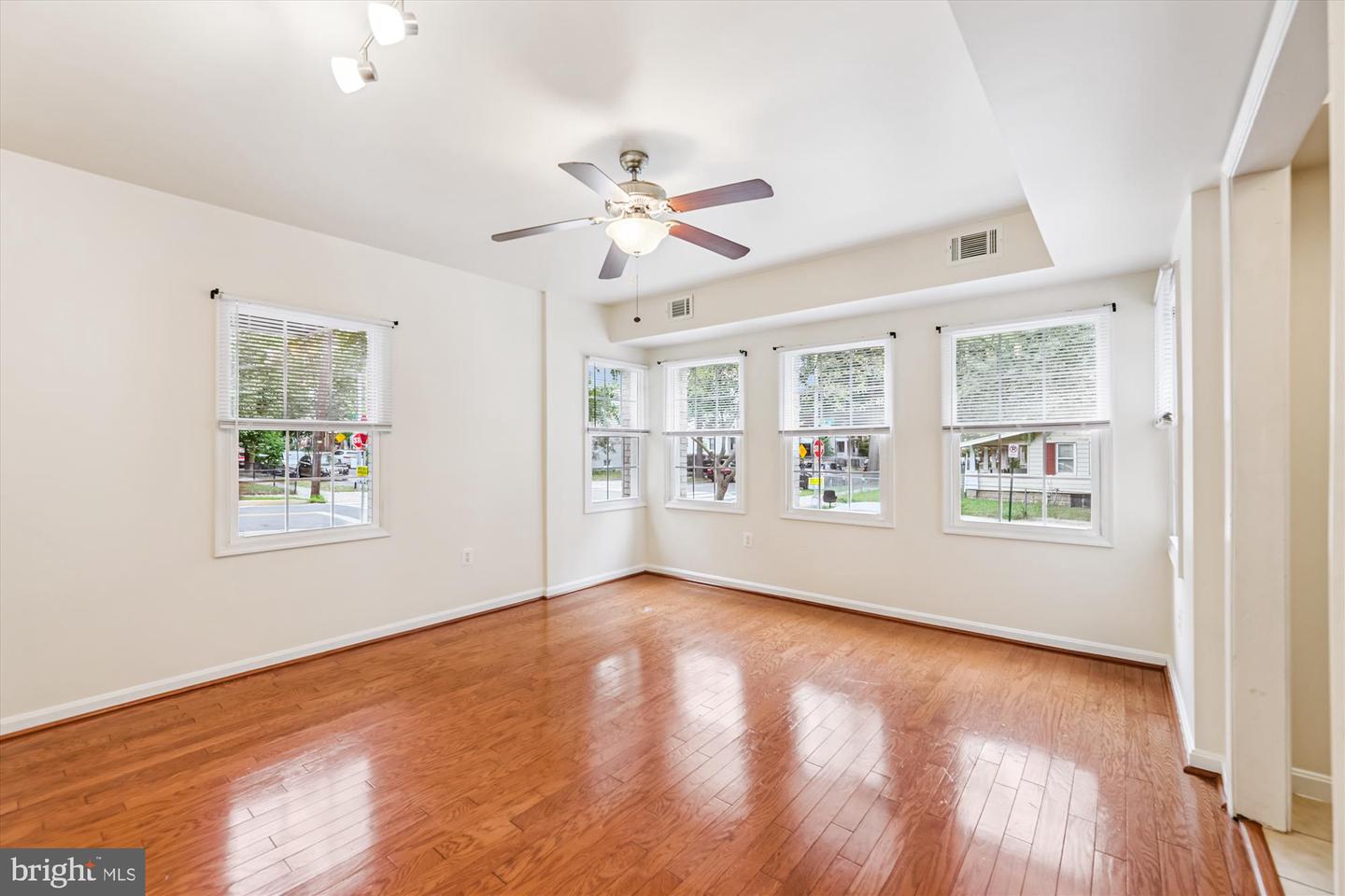 700 JEFFERSON ST NW #201, WASHINGTON, District Of Columbia 20011, 1 Bedroom Bedrooms, ,1 BathroomBathrooms,Residential,For sale,700 JEFFERSON ST NW #201,DCDC2213750 MLS # DCDC2213750