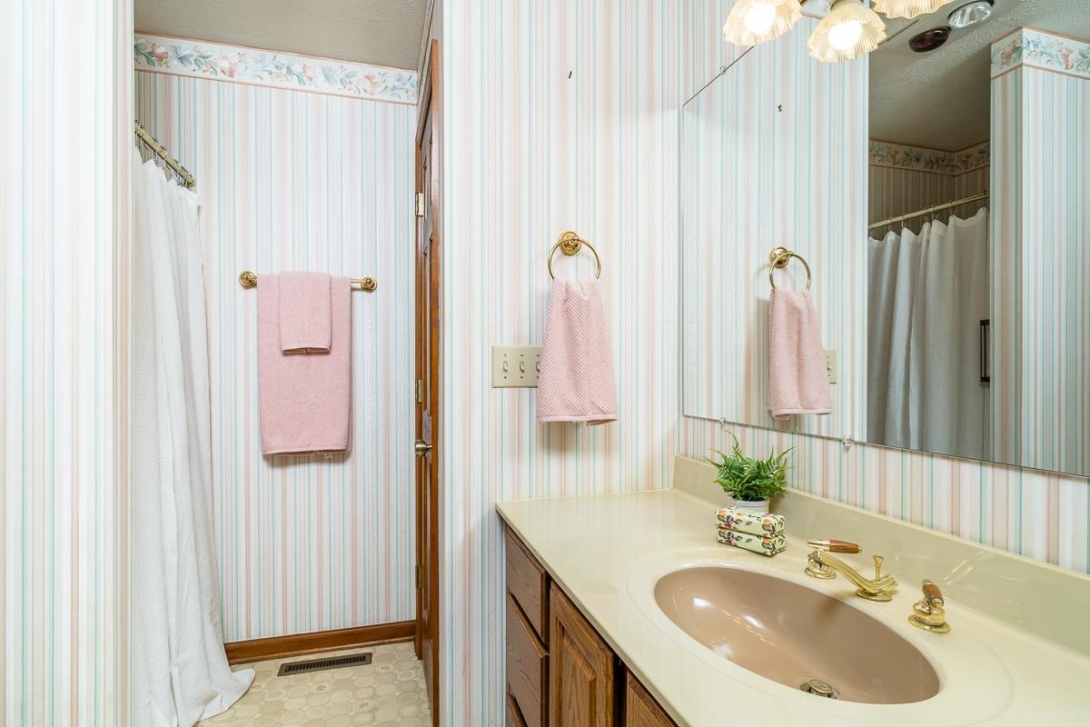 173 RIDGETOP DR, WEYERS CAVE, Virginia 24486, 3 Bedrooms Bedrooms, ,3 BathroomsBathrooms,Residential,173 RIDGETOP DR,668498 MLS # 668498