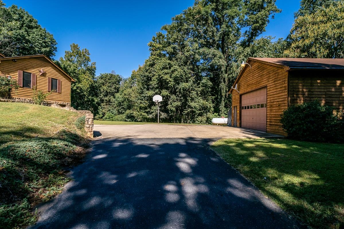 173 RIDGETOP DR, WEYERS CAVE, Virginia 24486, 3 Bedrooms Bedrooms, ,3 BathroomsBathrooms,Residential,173 RIDGETOP DR,668498 MLS # 668498