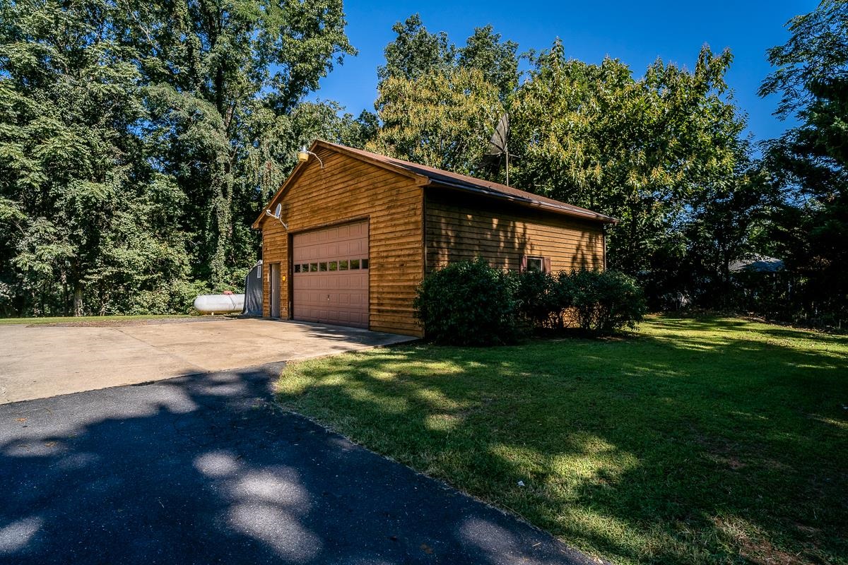 173 RIDGETOP DR, WEYERS CAVE, Virginia 24486, 3 Bedrooms Bedrooms, ,3 BathroomsBathrooms,Residential,173 RIDGETOP DR,668498 MLS # 668498
