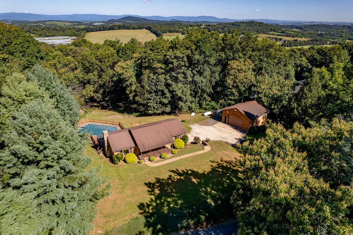 173 RIDGETOP DR, WEYERS CAVE, Virginia 24486, 3 Bedrooms Bedrooms, ,3 BathroomsBathrooms,Residential,173 RIDGETOP DR,668498 MLS # 668498