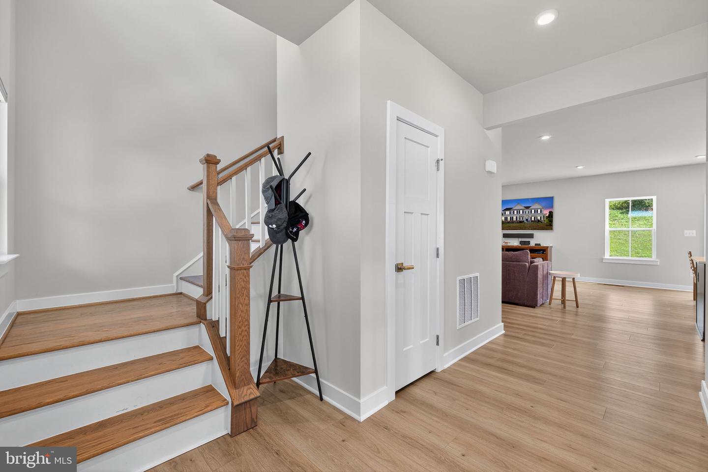 9427 BLUE JAY CT, WARRENTON, Virginia 20187, 6 Bedrooms Bedrooms, ,5 BathroomsBathrooms,Residential,For sale,9427 BLUE JAY CT,VAFQ2017916 MLS # VAFQ2017916
