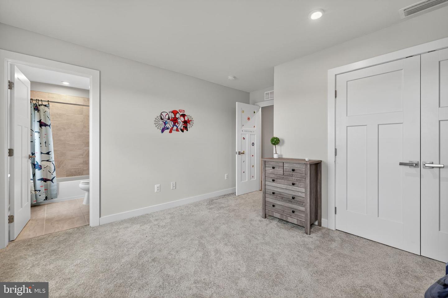 9427 BLUE JAY CT, WARRENTON, Virginia 20187, 6 Bedrooms Bedrooms, ,5 BathroomsBathrooms,Residential,For sale,9427 BLUE JAY CT,VAFQ2017916 MLS # VAFQ2017916