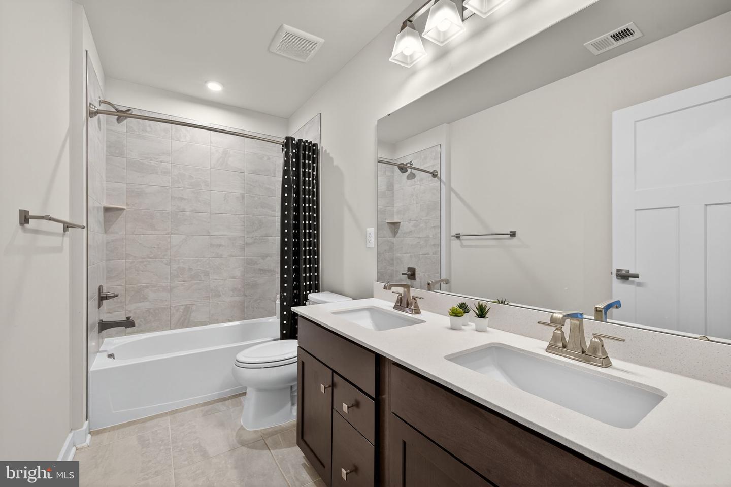 9427 BLUE JAY CT, WARRENTON, Virginia 20187, 6 Bedrooms Bedrooms, ,5 BathroomsBathrooms,Residential,For sale,9427 BLUE JAY CT,VAFQ2017916 MLS # VAFQ2017916