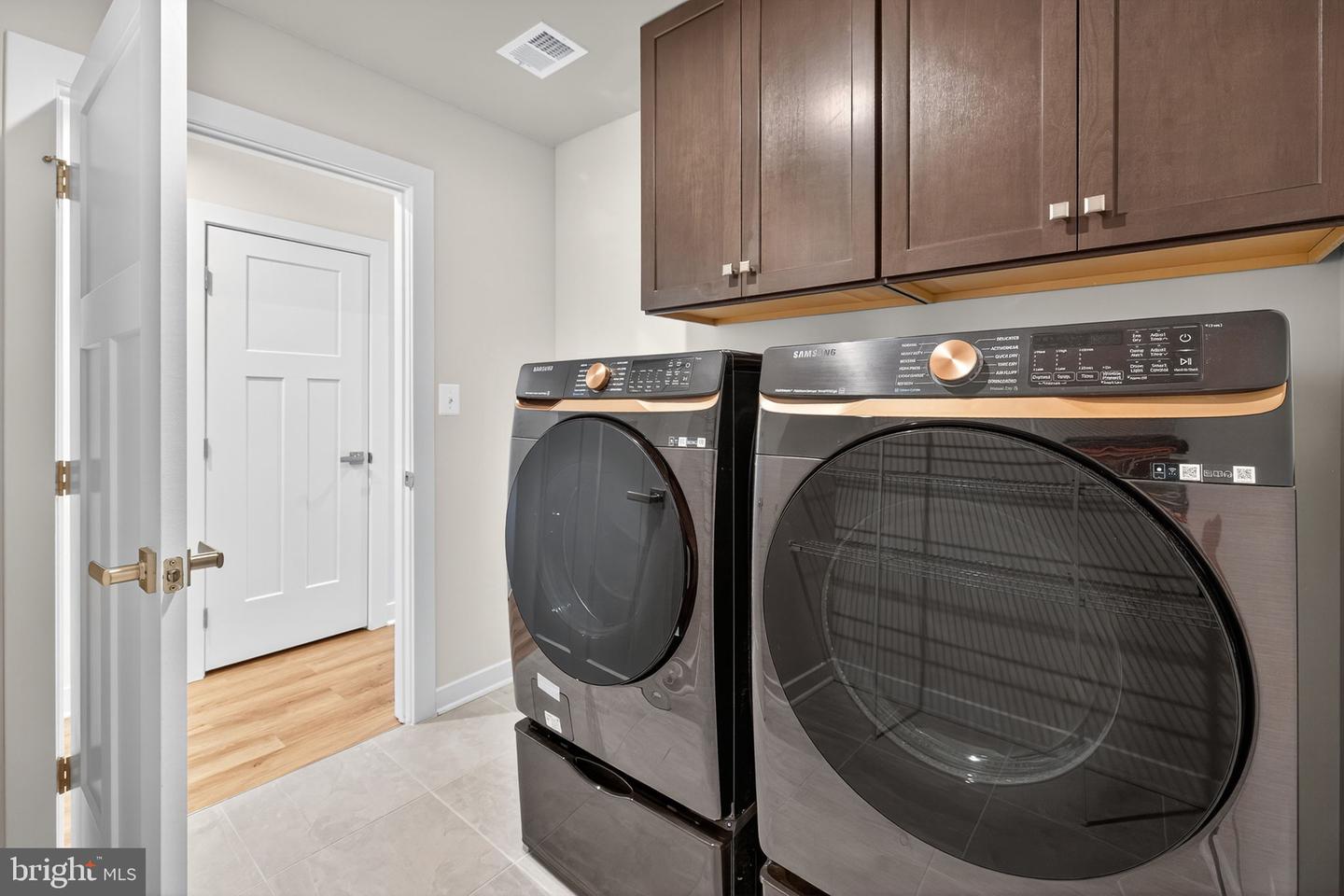 9427 BLUE JAY CT, WARRENTON, Virginia 20187, 6 Bedrooms Bedrooms, ,5 BathroomsBathrooms,Residential,For sale,9427 BLUE JAY CT,VAFQ2017916 MLS # VAFQ2017916