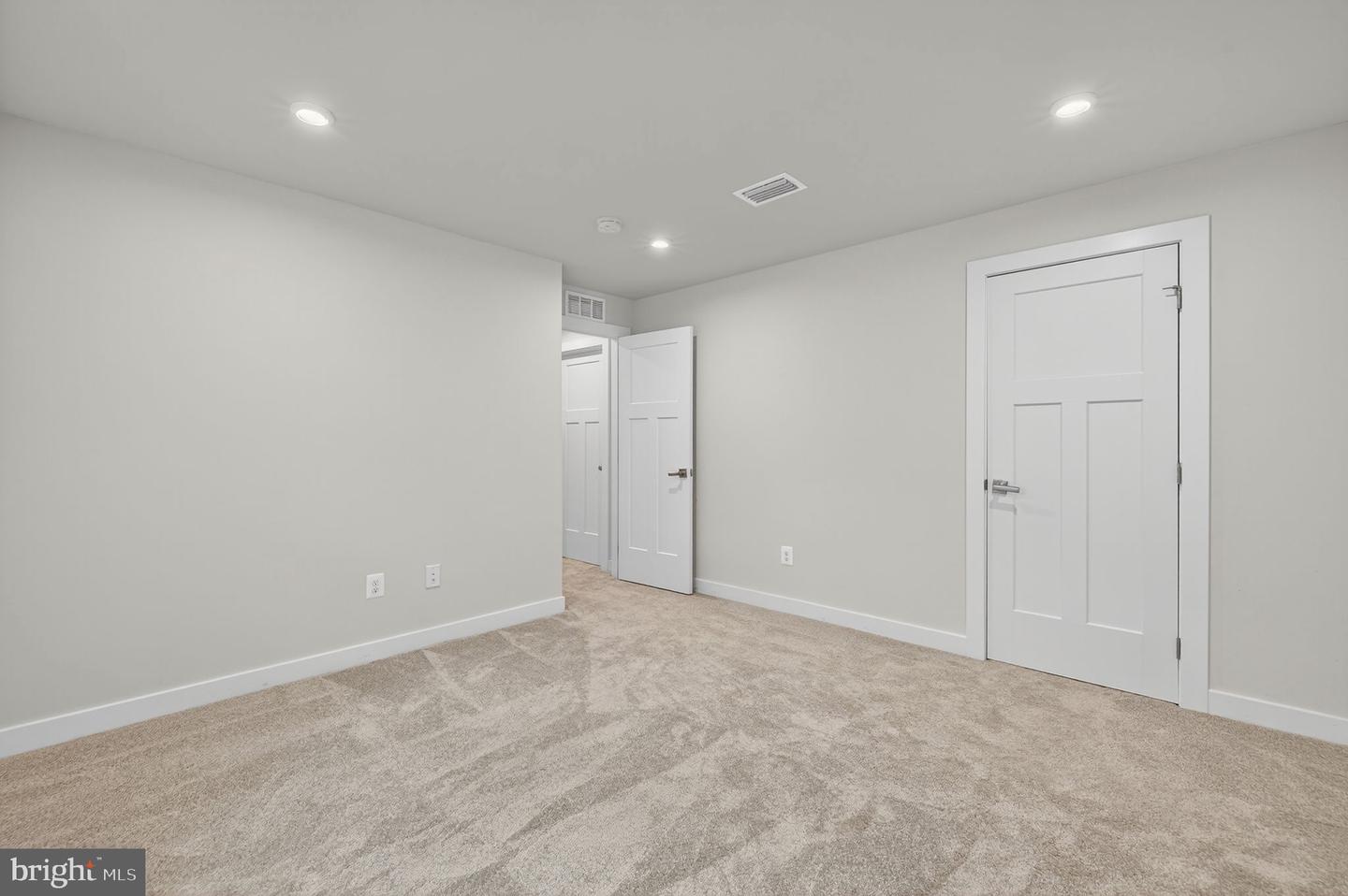 9427 BLUE JAY CT, WARRENTON, Virginia 20187, 6 Bedrooms Bedrooms, ,5 BathroomsBathrooms,Residential,For sale,9427 BLUE JAY CT,VAFQ2017916 MLS # VAFQ2017916