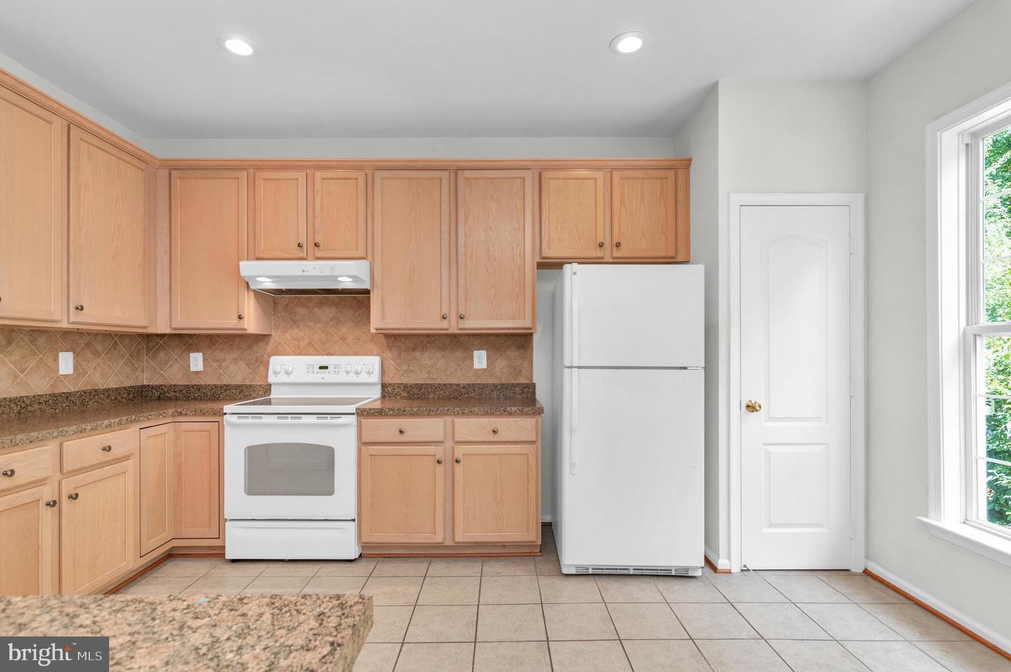 16550 RESERVOIR LOOP, DUMFRIES, Virginia 22026, 3 Bedrooms Bedrooms, 6 Rooms Rooms,2 BathroomsBathrooms,Residential,For sale,16550 RESERVOIR LOOP,VAPW2101456 MLS # VAPW2101456