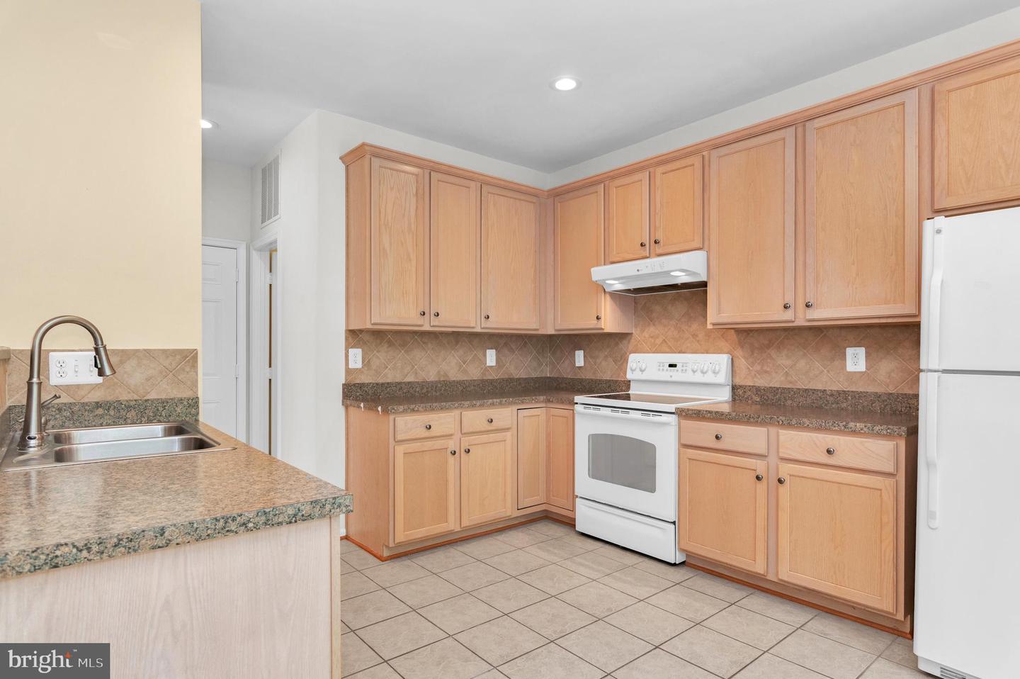 16550 RESERVOIR LOOP, DUMFRIES, Virginia 22026, 3 Bedrooms Bedrooms, 6 Rooms Rooms,2 BathroomsBathrooms,Residential,For sale,16550 RESERVOIR LOOP,VAPW2101456 MLS # VAPW2101456
