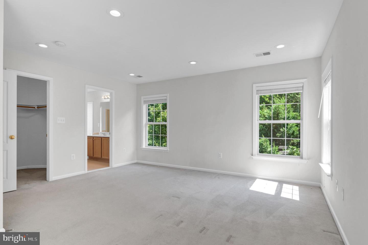 16550 RESERVOIR LOOP, DUMFRIES, Virginia 22026, 3 Bedrooms Bedrooms, 6 Rooms Rooms,2 BathroomsBathrooms,Residential,For sale,16550 RESERVOIR LOOP,VAPW2101456 MLS # VAPW2101456