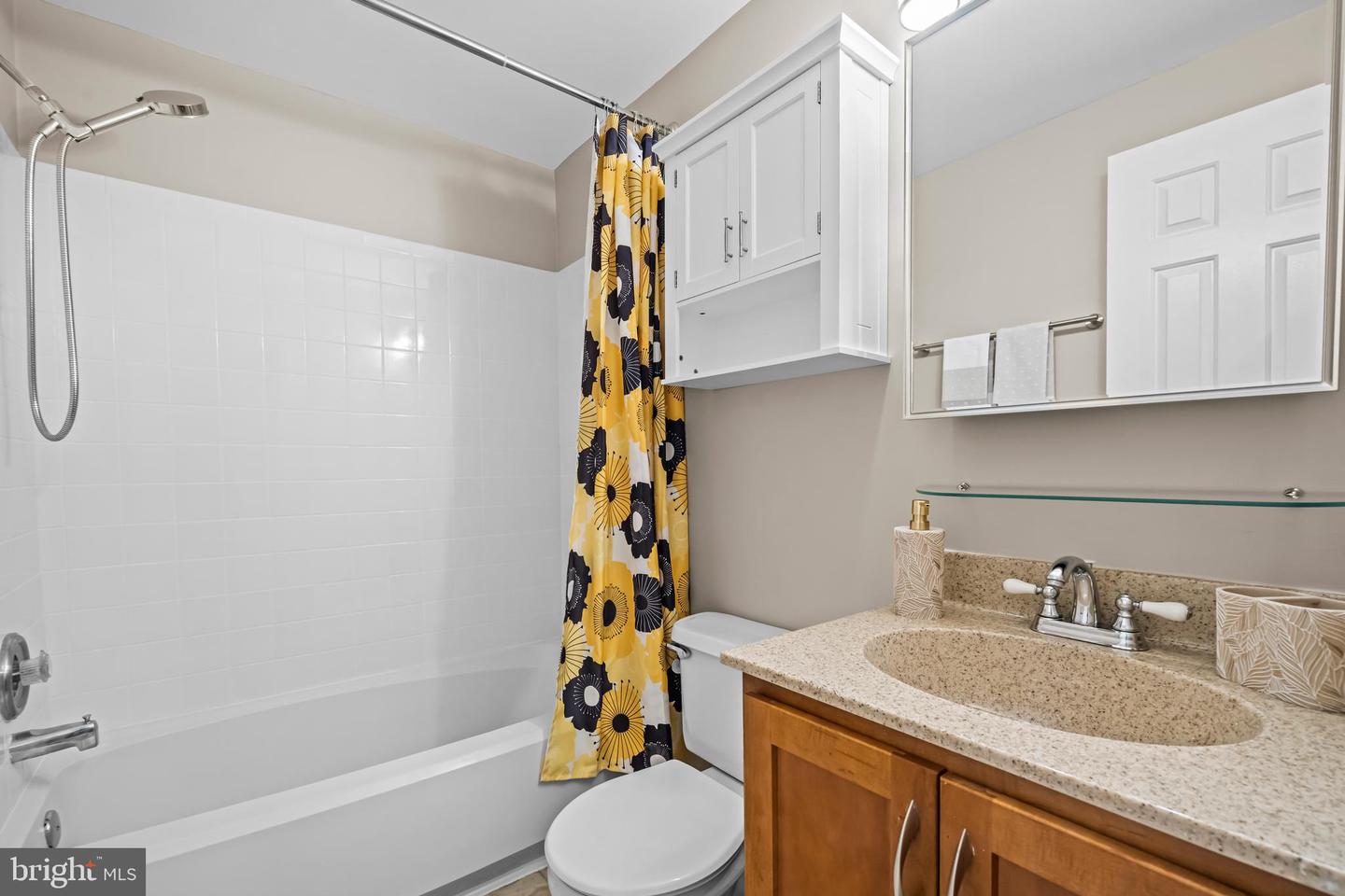 2952 OAKLEIGH LN, OAKTON, Virginia 22124, 3 Bedrooms Bedrooms, 7 Rooms Rooms,3 BathroomsBathrooms,Residential,For sale,2952 OAKLEIGH LN,VAFX2261272 MLS # VAFX2261272