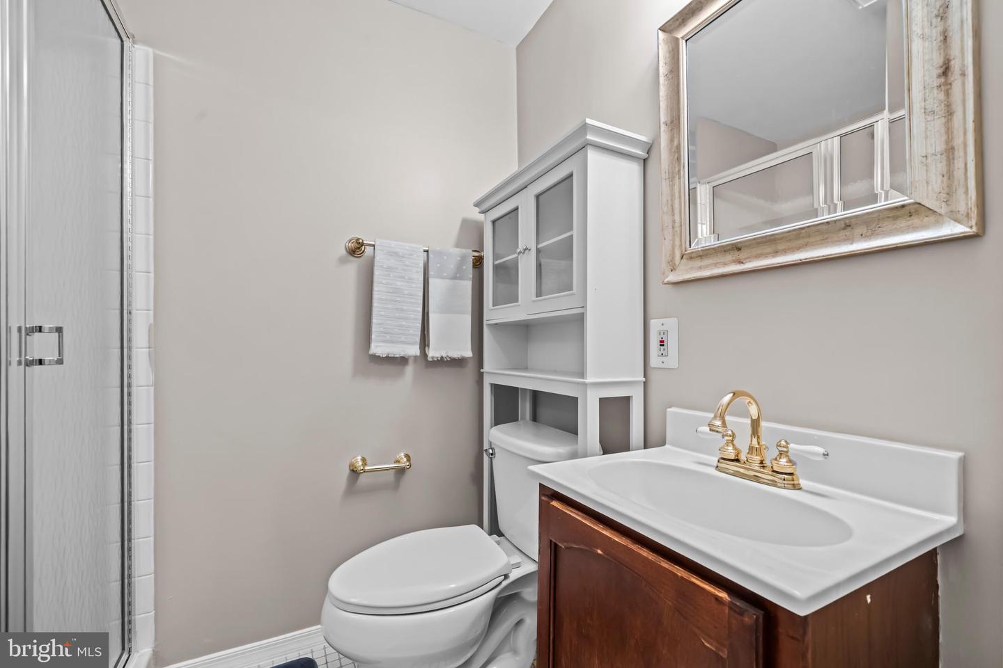 2952 OAKLEIGH LN, OAKTON, Virginia 22124, 3 Bedrooms Bedrooms, 7 Rooms Rooms,3 BathroomsBathrooms,Residential,For sale,2952 OAKLEIGH LN,VAFX2261272 MLS # VAFX2261272
