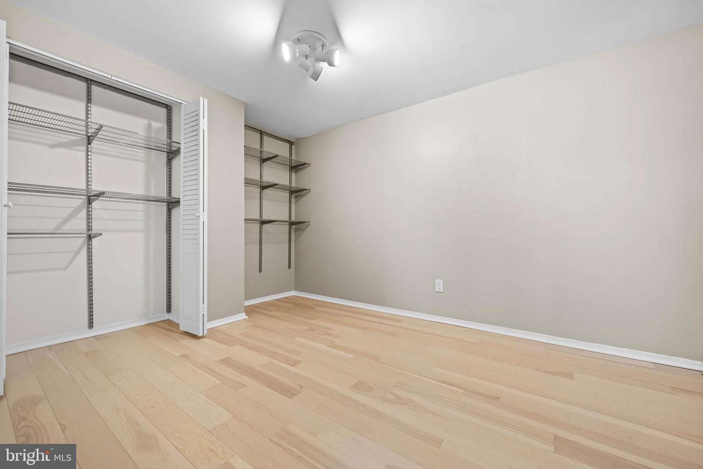 2952 OAKLEIGH LN, OAKTON, Virginia 22124, 3 Bedrooms Bedrooms, 7 Rooms Rooms,3 BathroomsBathrooms,Residential,For sale,2952 OAKLEIGH LN,VAFX2261272 MLS # VAFX2261272