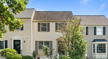 2952 OAKLEIGH LN, OAKTON, Virginia 22124, 3 Bedrooms Bedrooms, 7 Rooms Rooms,3 BathroomsBathrooms,Residential,For sale,2952 OAKLEIGH LN,VAFX2261272 MLS # VAFX2261272