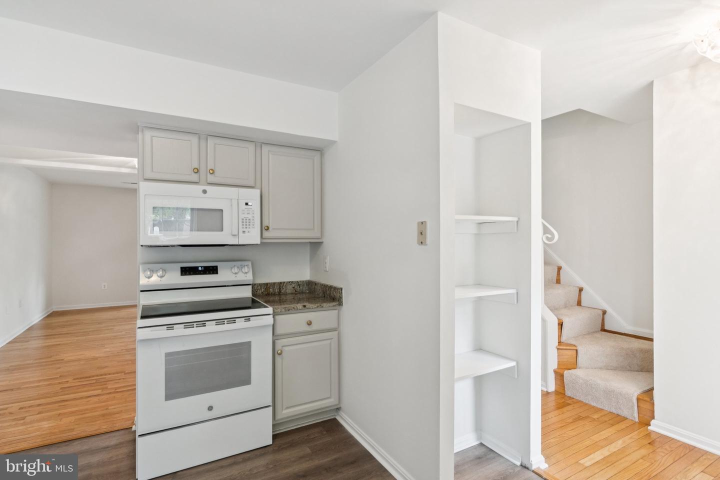 4906 VAN WALBEEK PL, ANNANDALE, Virginia 22003, 3 Bedrooms Bedrooms, ,2 BathroomsBathrooms,Residential,For sale,4906 VAN WALBEEK PL,VAFX2261322 MLS # VAFX2261322