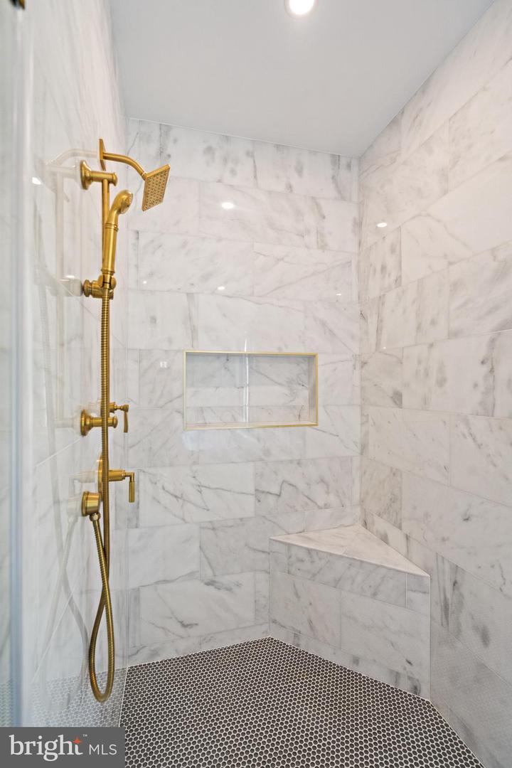 5631 MACARTHUR BLVD NW, WASHINGTON, District Of Columbia 20016, 6 Bedrooms Bedrooms, ,6 BathroomsBathrooms,Residential,For sale,5631 MACARTHUR BLVD NW,DCDC2215732 MLS # DCDC2215732