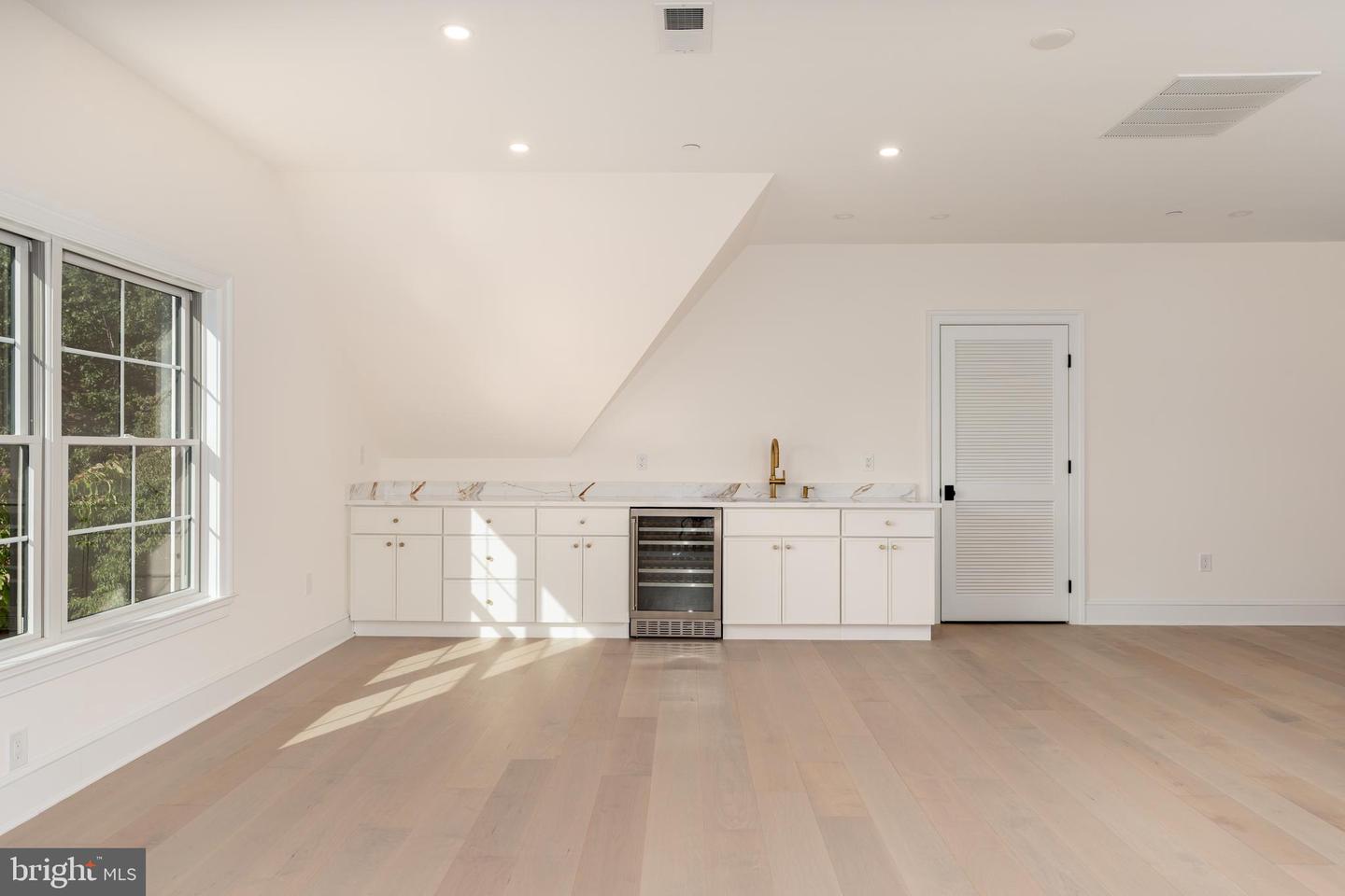 5631 MACARTHUR BLVD NW, WASHINGTON, District Of Columbia 20016, 6 Bedrooms Bedrooms, ,6 BathroomsBathrooms,Residential,For sale,5631 MACARTHUR BLVD NW,DCDC2215732 MLS # DCDC2215732