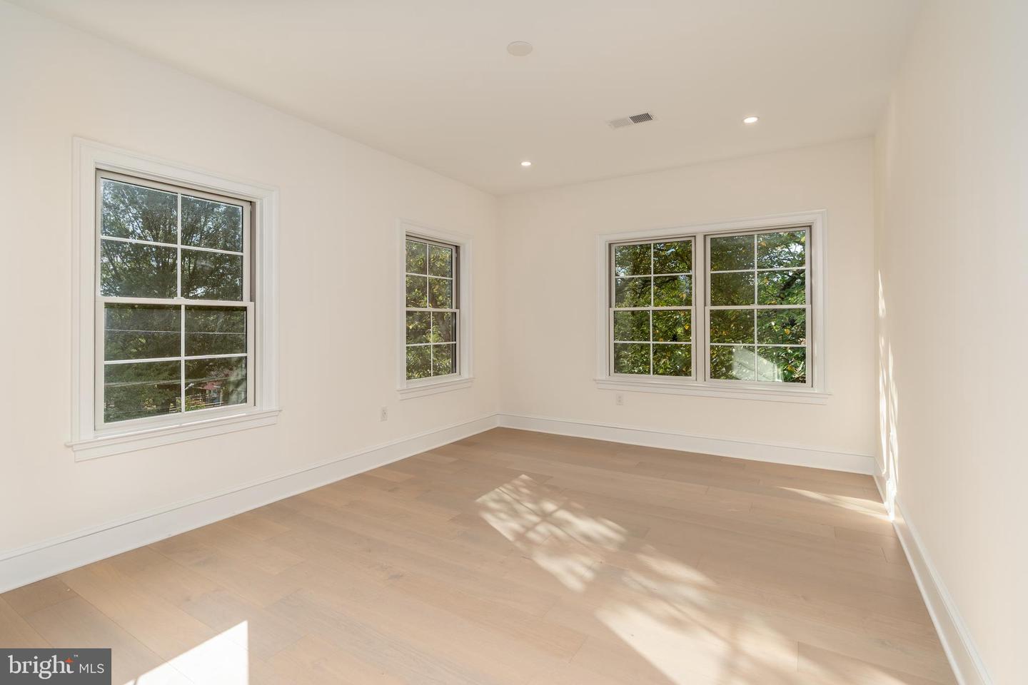 5631 MACARTHUR BLVD NW, WASHINGTON, District Of Columbia 20016, 6 Bedrooms Bedrooms, ,6 BathroomsBathrooms,Residential,For sale,5631 MACARTHUR BLVD NW,DCDC2215732 MLS # DCDC2215732
