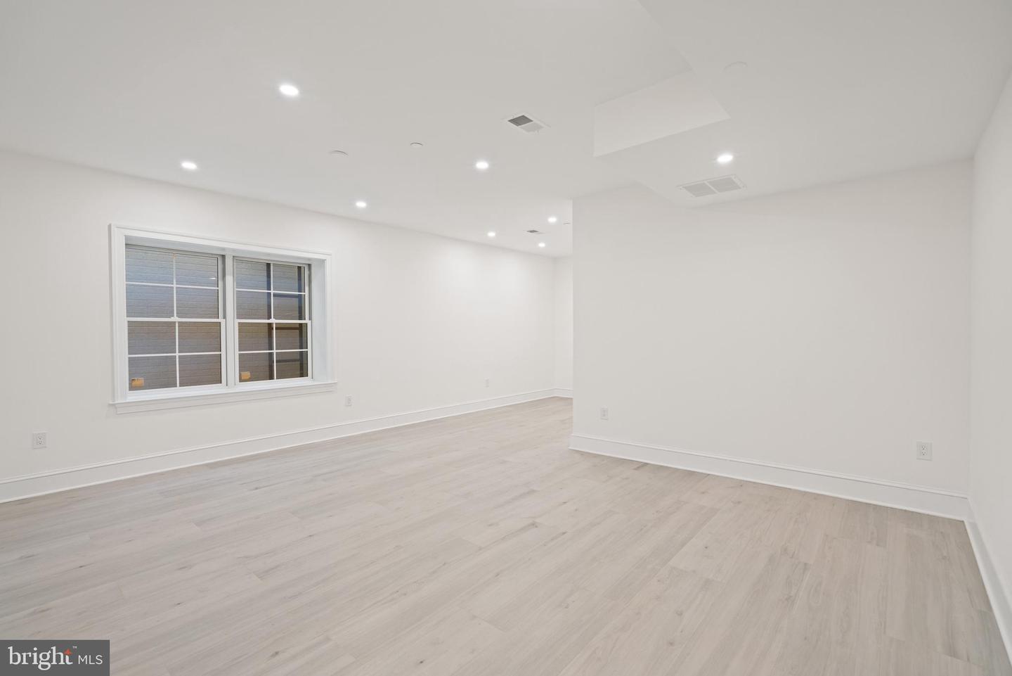5631 MACARTHUR BLVD NW, WASHINGTON, District Of Columbia 20016, 6 Bedrooms Bedrooms, ,6 BathroomsBathrooms,Residential,For sale,5631 MACARTHUR BLVD NW,DCDC2215732 MLS # DCDC2215732