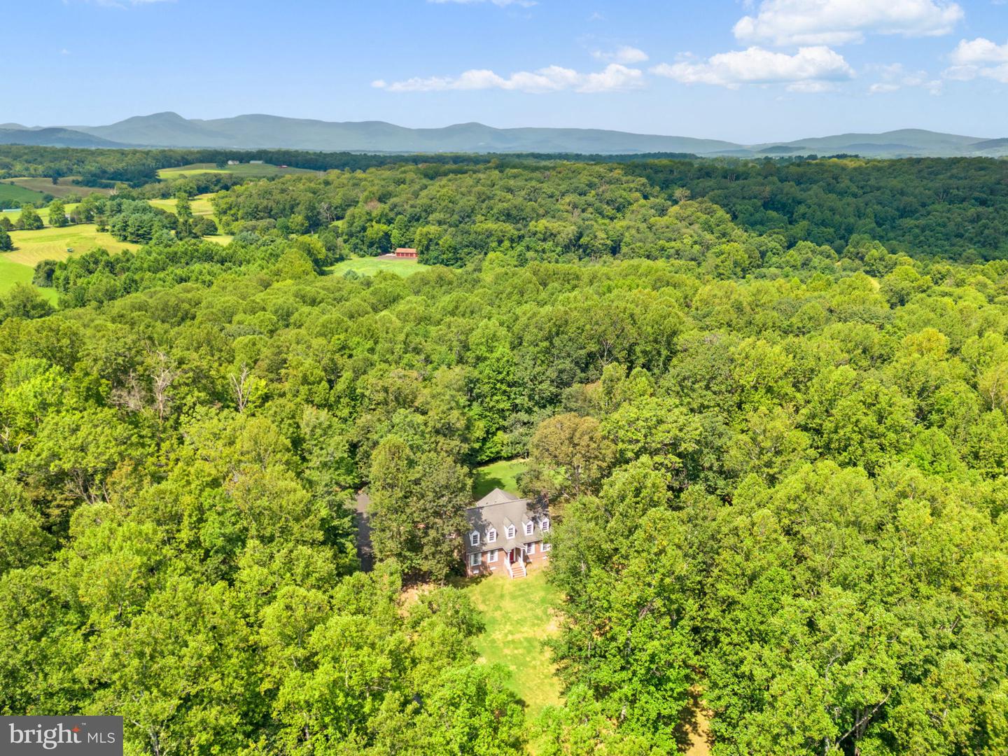 11136 ORLEAN VISTA DR, MARSHALL, Virginia 20115, 3 Bedrooms Bedrooms, ,3 BathroomsBathrooms,Residential,For sale,11136 ORLEAN VISTA DR,VAFQ2017972 MLS # VAFQ2017972