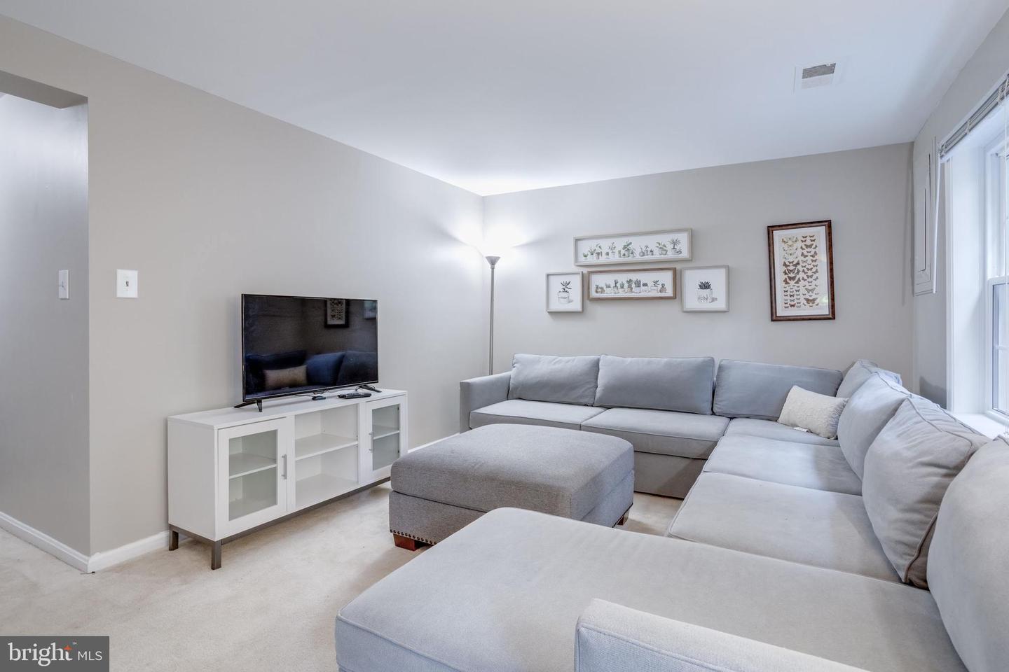 7948 BETHELEN WOODS LN, SPRINGFIELD, Virginia 22153, 3 Bedrooms Bedrooms, ,2 BathroomsBathrooms,Residential,For sale,7948 BETHELEN WOODS LN,VAFX2262446 MLS # VAFX2262446
