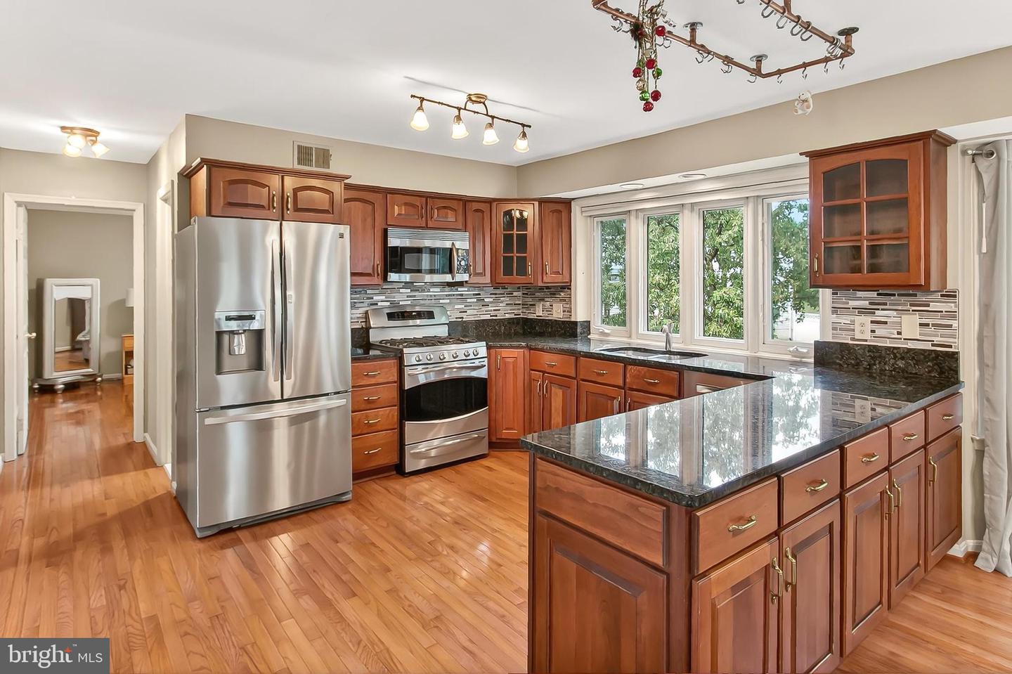 406 WOODGROVE CT, HERNDON, Virginia 20170, 5 Bedrooms Bedrooms, ,4 BathroomsBathrooms,Residential,For sale,406 WOODGROVE CT,VAFX2262652 MLS # VAFX2262652