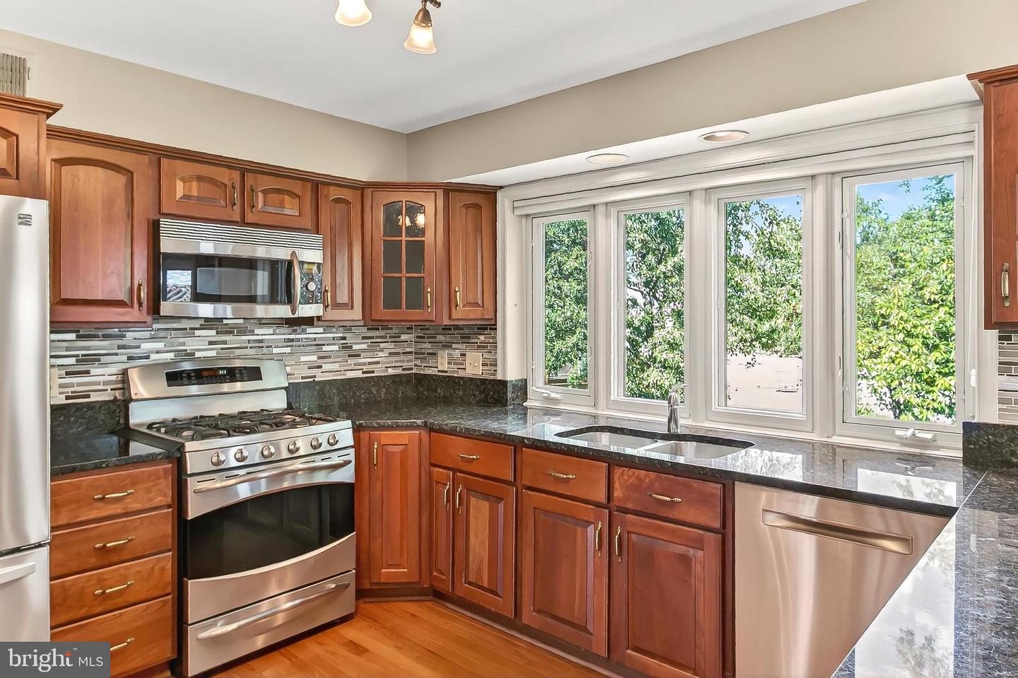 406 WOODGROVE CT, HERNDON, Virginia 20170, 5 Bedrooms Bedrooms, ,4 BathroomsBathrooms,Residential,For sale,406 WOODGROVE CT,VAFX2262652 MLS # VAFX2262652